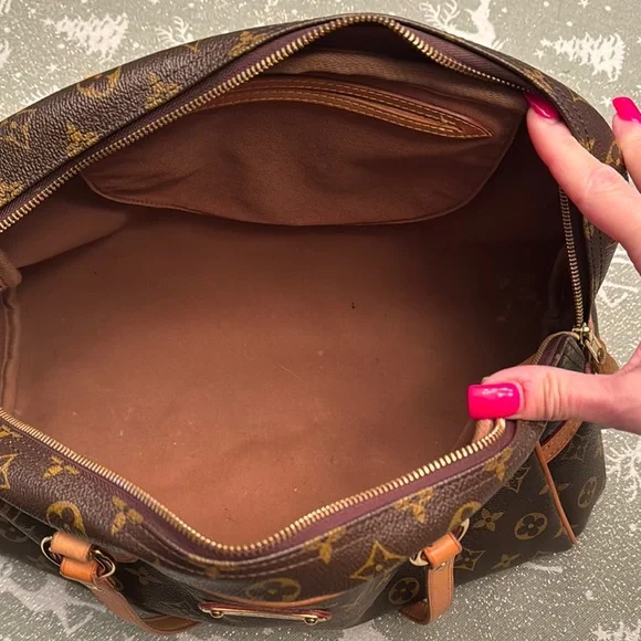 Louis Vuitton Monogram Canvas Bag - Picture 2 of 5